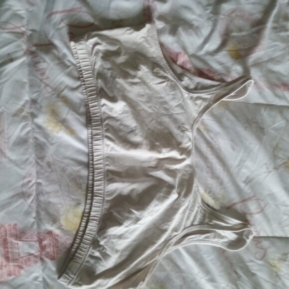 WOMANS BRA - Picture 1 of 1